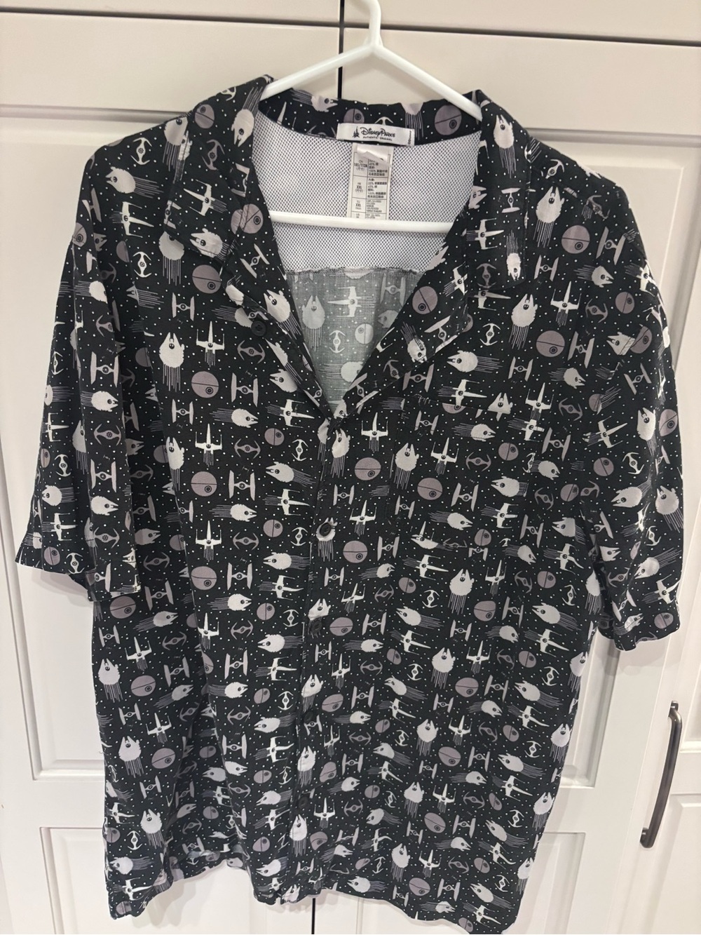Disney Men’s Black Star Wars Patterned Camp Shirt xl